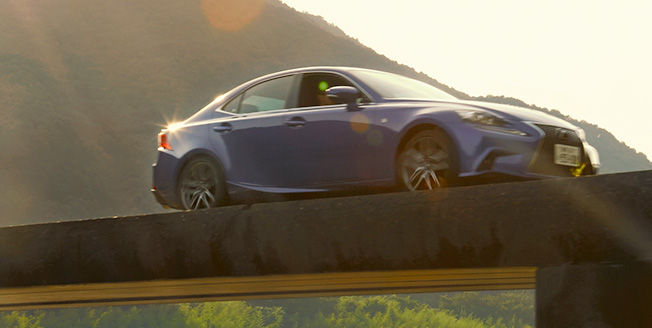 Lexus-ը կամուրջի վրա Lexus ը կամուրջի վրա