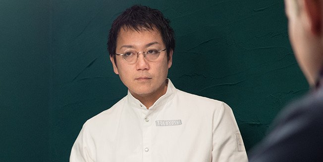 Yoji Tokuyoshi Chef ganador de varias estrellas Michelin autor de platos únicos