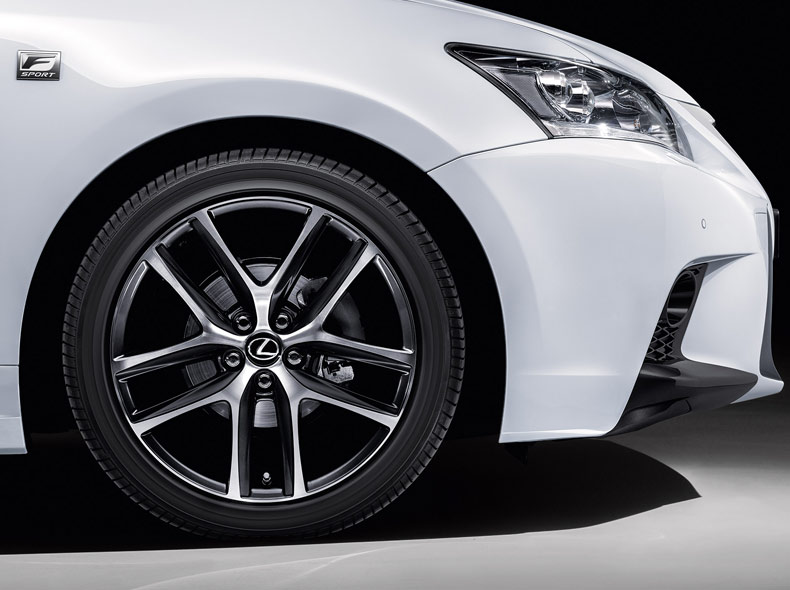 ct 200h image 018 790 590