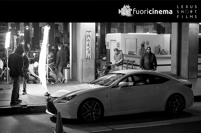 Una vettura Lexus sul set cinematografico Una vettura Lexus sul set cinematografico