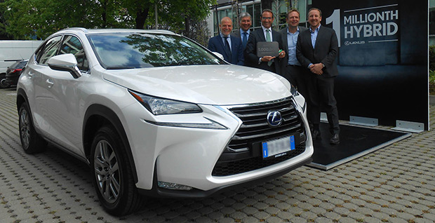 WERELDWIJD 1 MILJOEN HYBRIDE AUTO’S VAN LEXUS EEN FEIT