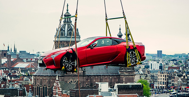 CREATINGAMAZING EVENT LEXUS PRESENTEERT NIEUWE LEXUS LC HOOG BOVEN AMSTERDAM