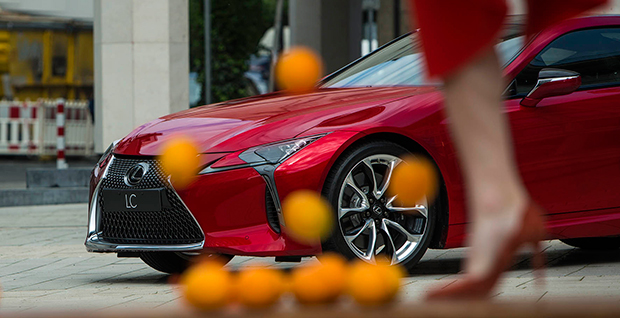 LOUWMAN PARQUI KIEST MET LEXUS VOOR BRAND NEW TELLY