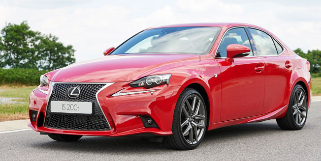 Röd Lexus IS 200t
