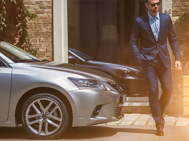 2017 CT 200h Business Edition Gallery 790x590 LIFESTYLE 005 PB