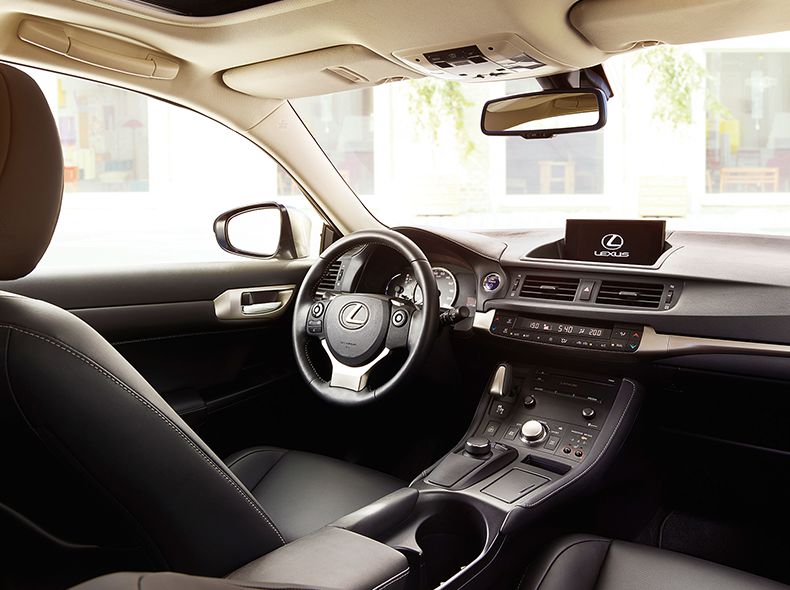 2017 CT 200h Business Edition Gallery 790x590 LOC 03 PB