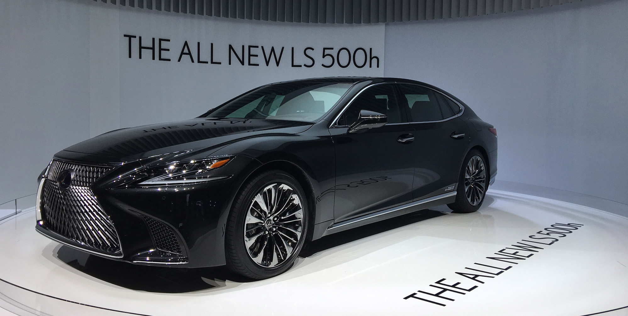 Lexus LS 500h 01