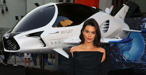 LEXUS ТА SKYJET ПРИЗЕМЛИЛИСЯ НА ЧЕРВОНУ ДОРІЖКУ ПРЕМ’ЄРИ ФІЛЬМУ ЛЮКА БЕССОНА «ВАЛЕРІАН І МІСТО ТИСЯЧІ ПЛАНЕТ»