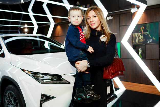 Lexus запустив роботу Fashion Post Lexus RX FASHION POST ЦУМ Фото 3