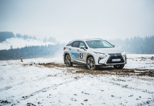 25 27 лютого 2016 року на честь виходу нового покоління культового кросовера Lexus RX у зимовому курорті «Буковель» відбувся «Lexus High Drive»