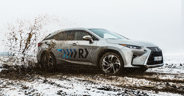 25 27 лютого 2016 року на честь виходу нового покоління культового кросовера Lexus RX у зимовому курорті «Буковель» відбувся «Lexus High Drive»