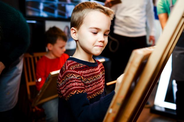 Cпеціальний проект Lexus Smart Kids Хлопчик малює