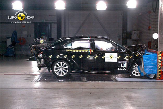 Новий Lexus IS отримав максимальний рейтинг безпеки Euro NCAP — 5 зірок